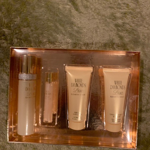 Elizabeth Taylor 4 piece set White Diamonds Legacy  gift set, NWT - Picture 3 of 4
